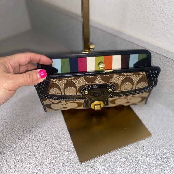 Coach Legacy Kisslock and Turnlock Tan and Black Wallet EUC - Picture 5 of 16